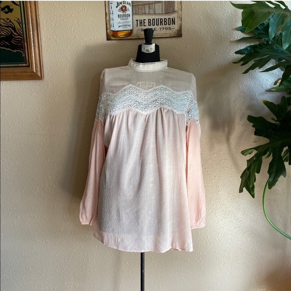 Boho Chic Peach Blouse w Open Crochet Detail - Picture 7 of 8